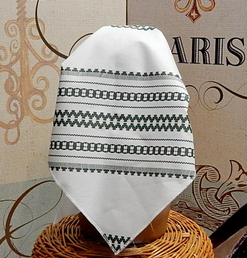 Šatka z bavlny s folklórnym motívom Trojuholníková bielo-zelená
