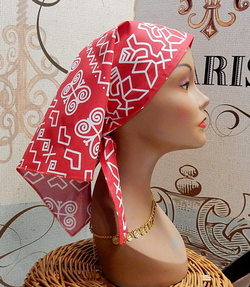 Cotton scarf with a folk motif Triangular.