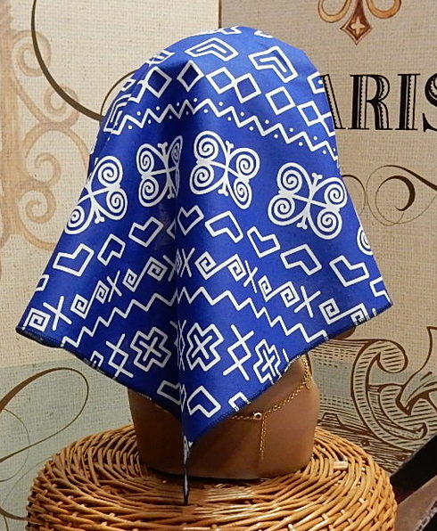 Šatka z bavlny s folklórnym motívom Čičmany modrá