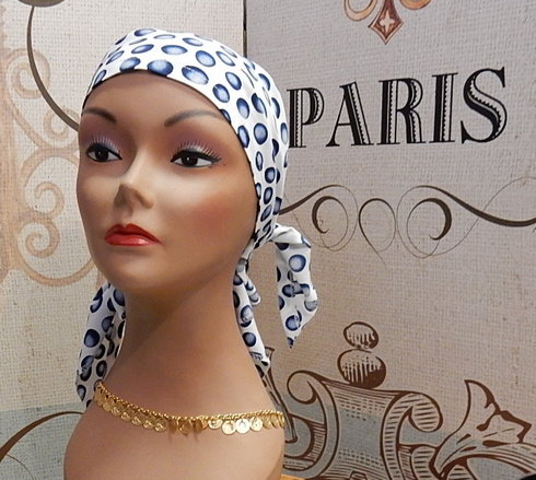 Triangular head scarf white with pattern - Click Image to Close